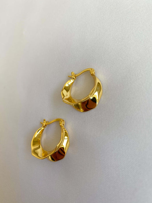 Minimalistic jewelry Mini Gold hoop earring 
