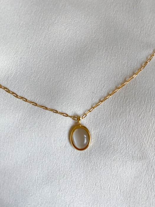 gold necklace trending