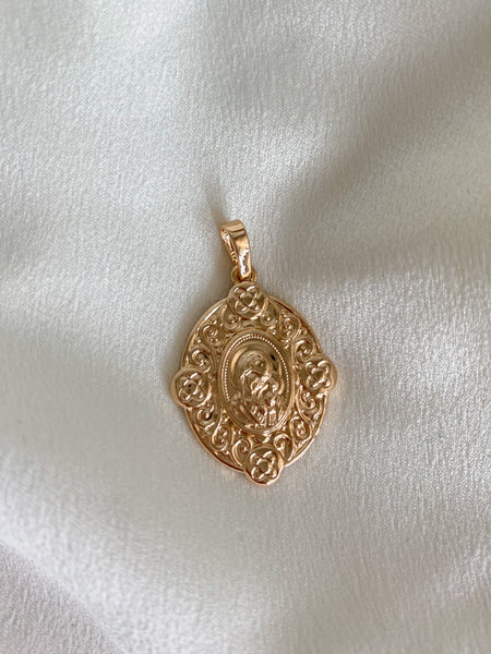 HOLY PENDANT necklace