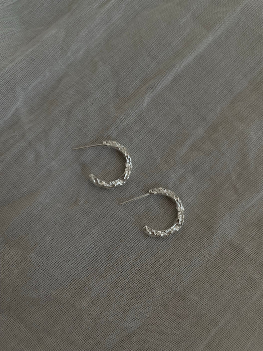 HAMMERED HOOP (also available in silver)